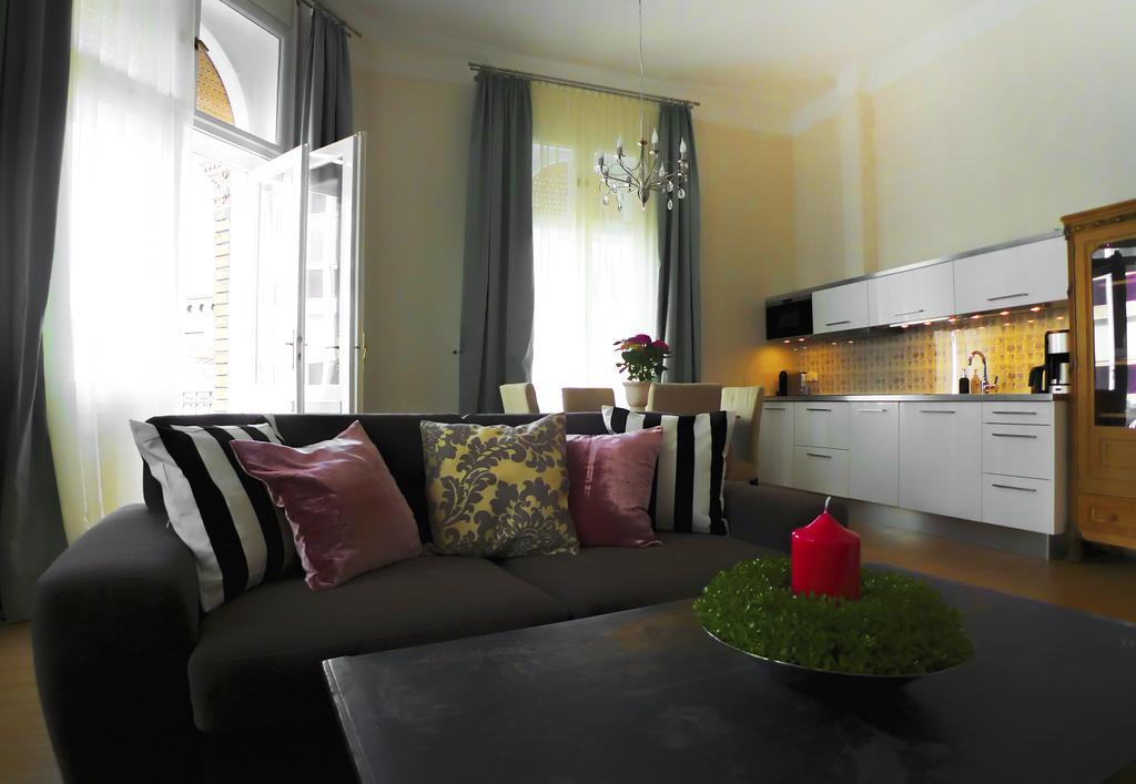 Golden Stars Budapest Apartments מראה חיצוני תמונה